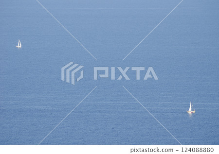 Sailing boats in the Atlantic Ocean. 124088880