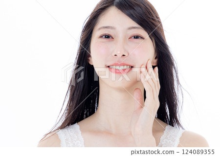 Skincare image of young woman 124089355