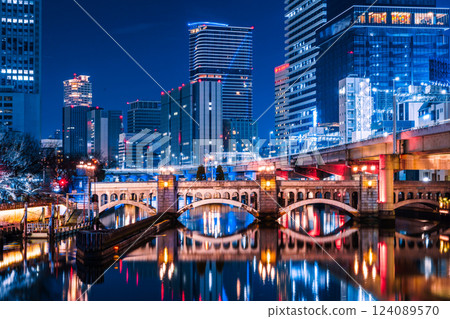Reflecting buildings in the city at night 124089570