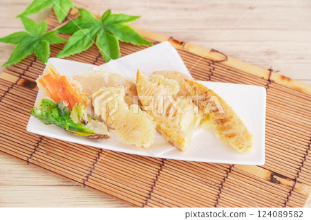 Bamboo shoot tempura 124089582
