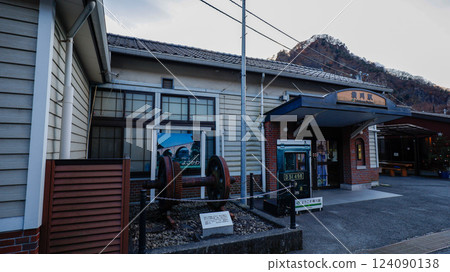 JR信越線橫川站，有販售「峠之釜飯」車站便當的荻野屋店 124090138