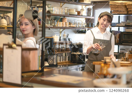 Cafe clerk serving coffee 124090268