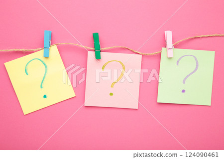 Question mark on stickers on pink background. 124090461