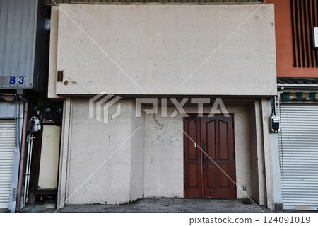 The front of a Showa-era snack bar 124091019