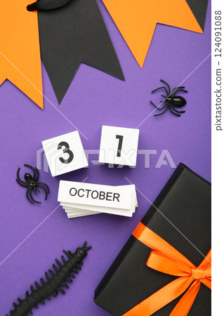 Happy Halloween day with pumpkin and 31 October calendar on violet background. Trick or Threat, Hello October, fall autumn, Festive, party and holiday concept. Vertical photo 124091088