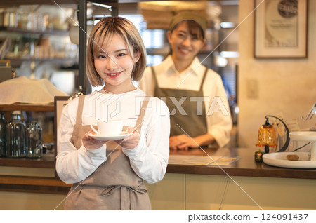 Cafe clerk with coffee cup 124091437