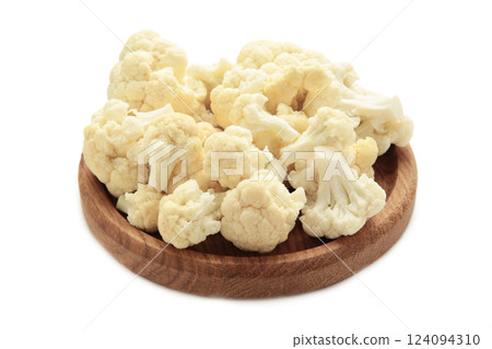 Bowl of cauliflower isolated on white background 124094310
