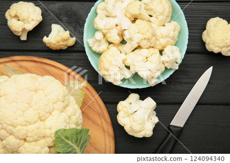 Bowl of cauliflower on black wooden background 124094340