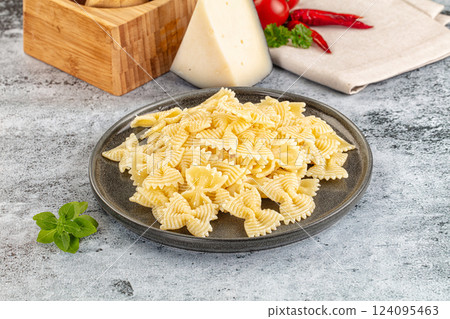 Italian pasta Farfalle with oil Italian pasta Farfalle with oil 124095463