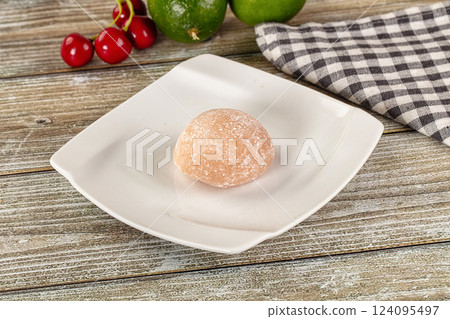 Japanese rice dessert mochi cake 124095497