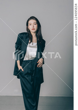 Cool fashion woman Cool fashion woman 124095634