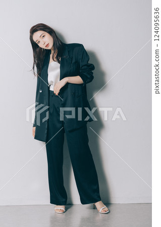 Cool fashion woman Cool fashion woman 124095636