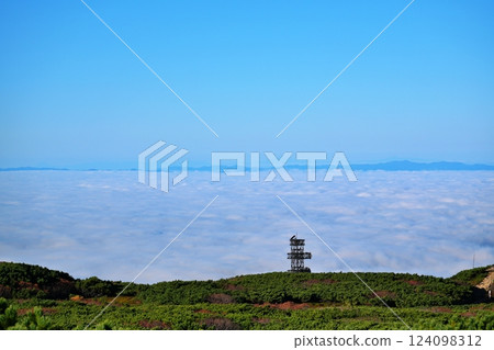 The sea of clouds seen from Mount Asahi in the Daisetsu Mountains 124098312
