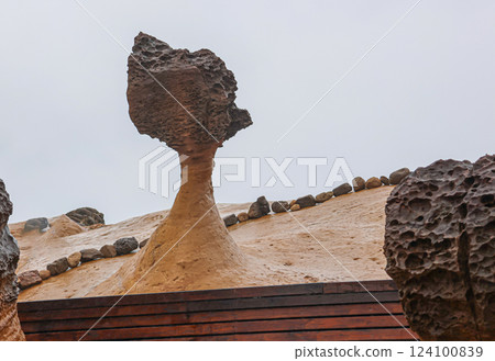 女王頭像、風之耳語 124100839