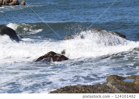 Rough waves of the Sea of Japan, Shonai Coast, Yamagata Prefecture Rough waves of the Sea of Japan, Shonai Coast, Yamagata Prefecture 124101482