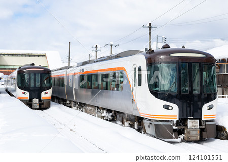 [Takayama Main Line] Limited Express Hida changing trains at Hida-Kokufu Station 124101551