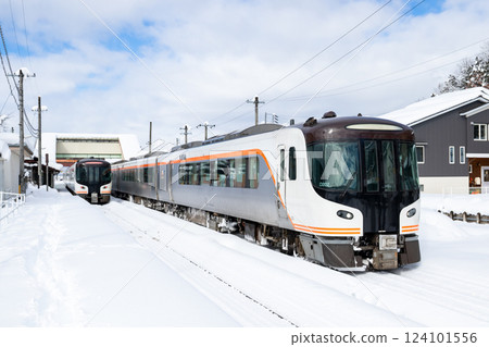 [Takayama Main Line] Limited Express Hida changing trains at Hida-Kokufu Station 124101556