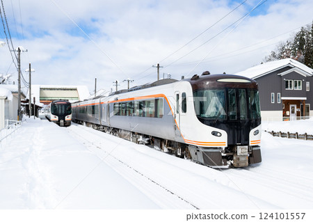 [Takayama Main Line] Limited Express Hida changing trains at Hida-Kokufu Station 124101557