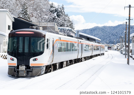 [Takayama Main Line] Limited Express Hida departing from Hida-Kokufu Station 124101579