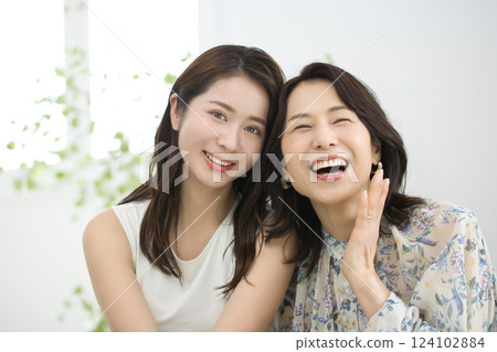 Beauty for women in their 20s and 50s 124102884