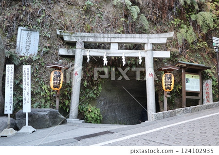 錢洗弁天宇賀福神社(神奈川縣鎌倉市佐助二丁目) 錢洗弁天宇賀福神社(神奈川縣鎌倉市佐助二丁目) 124102935