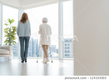 Image of middle-aged and elderly care 124103003