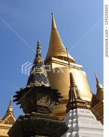Wat Phra Kaew Pagoda 124103005