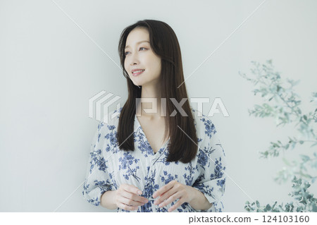 年輕的女士的肖像 124103160