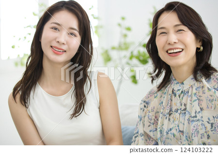 Beauty for women in their 20s and 50s 124103222