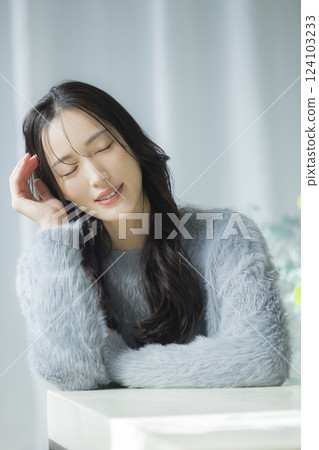Young woman, beauty image　 124103233
