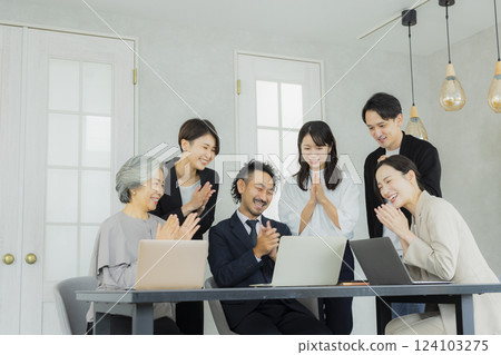 Office worker to meet 124103275