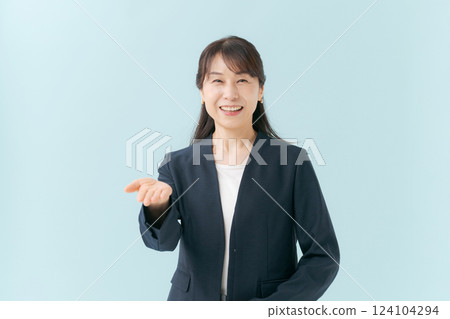 Guide Business Woman Guide Business Woman 124104294