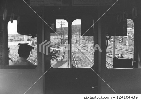 京急電鐵，從舊 600 系列駕駛室後面看到的 608 號特快車，京濱久里濱至北久里濱，1982 年 7 月 1 日 124104439