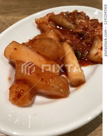 Eating "Kimchi" at a Yakiniku Chain Restaurant 124104568