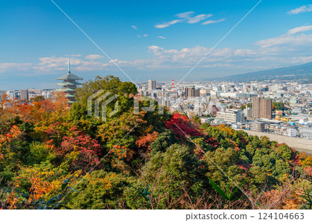 [靜岡縣] 沼津市廣陵台、徠貫山的紅葉與街景 124104663