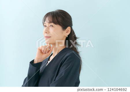 思維姿勢商界女強人 124104692