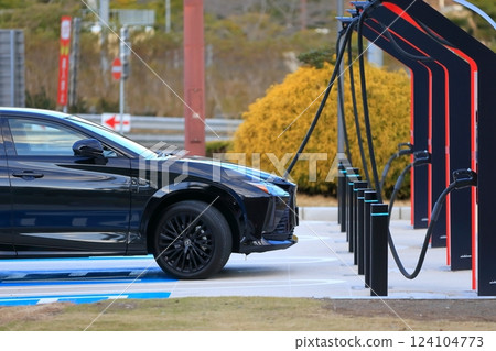 被充電的電動汽車的形象 124104773