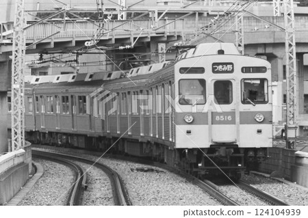 8500 series bound for Tsukimino, 8516 and others arriving at Futako Tamagawa-en (as it was then known), July 1, 1982 8500 series bound for Tsukimino, 8516 and others arriving at Futako Tamagawa-en (as it was then known), July 1, 1982 124104939