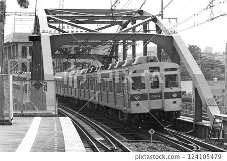 Tokyu 8500 series 8624 etc. bound for Aoyama-Itchome arriving at Miyamaedaira station, 1 July 1982 (window open) Tokyu 8500 series 8624 etc. bound for Aoyama-Itchome arriving at Miyamaedaira station, 1 July 1982 (window open) 124105479