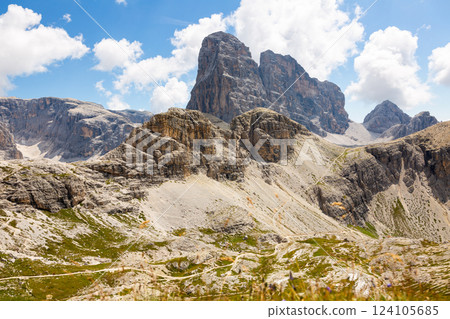 Monte Paterno mountain (Paternkofel) 124105685