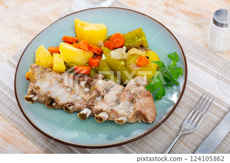 Portion of just cooked ribs with vegetables 124105862