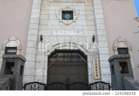 The main entrance of the Ashiya Buddhist Church The main entrance of the Ashiya Buddhist Church 124106038