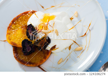 Caramel orange slices with berries and yogurt 124106274