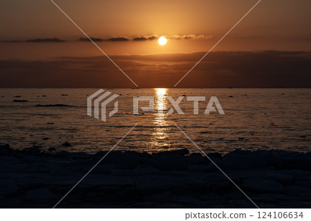 野付半島的流冰與日出 野付半島的流冰與日出 124106634