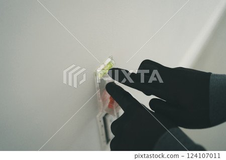 Electrical worker  124107011