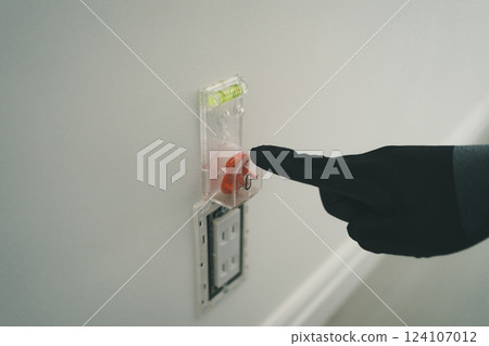Electrical worker Electrical worker 124107012
