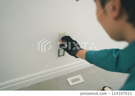 Electrical worker  124107013