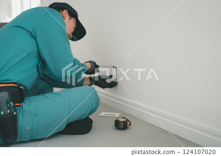 Electrical worker Electrical worker 124107020