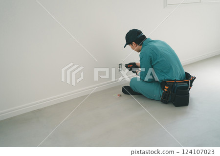 Electrical worker Electrical worker 124107023