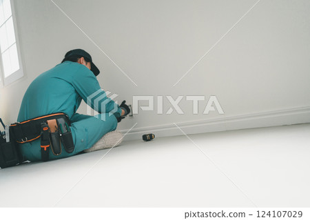 Electrical worker  124107029